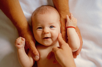 Ako vybrať meno, ak majú rodičia iné materinské jazyky? Tipy pre zmiešané páry